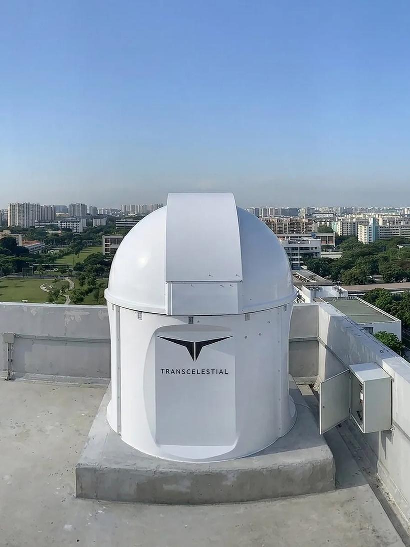 A TMOGS optical ground station on a rooftop.